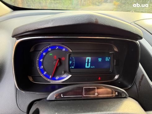 Chevrolet Tracker 2013 белый - фото 29