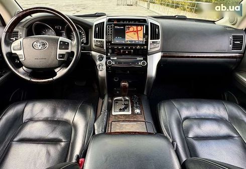 Toyota Land Cruiser 2012 - фото 30