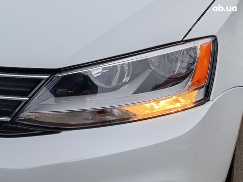Volkswagen Jetta 2015 белый - фото 12