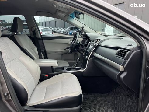 Toyota Camry 2016 серый - фото 23