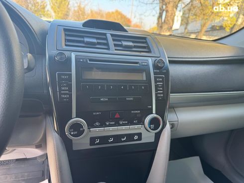 Toyota Camry 2012 серый - фото 20