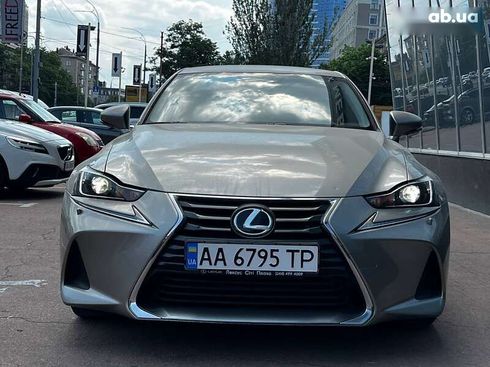 Lexus IS 2017 - фото 2