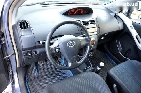 Toyota Yaris 2010 - фото 17