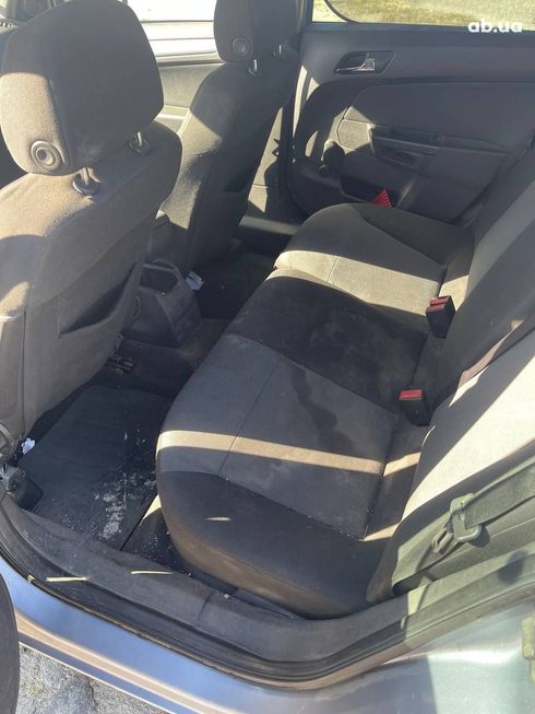 Opel Astra 2005 серебристый - фото 13