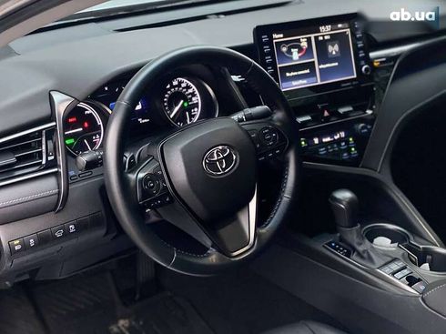 Toyota Camry 2020 - фото 30