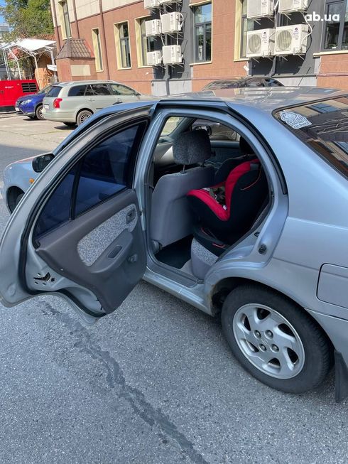 Nissan Almera 1998 серебристый - фото 9