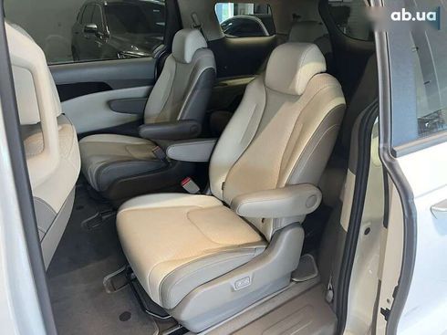 Kia Carnival 2021 - фото 23
