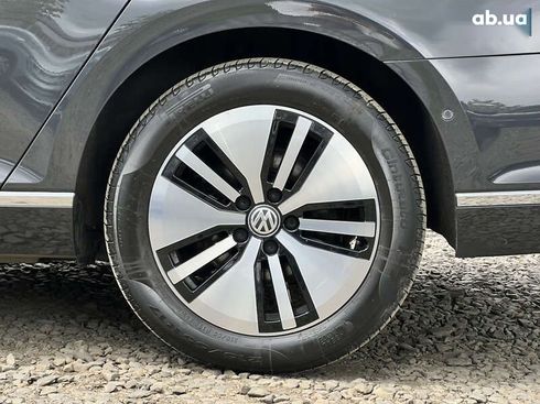Volkswagen Passat 2021 - фото 25