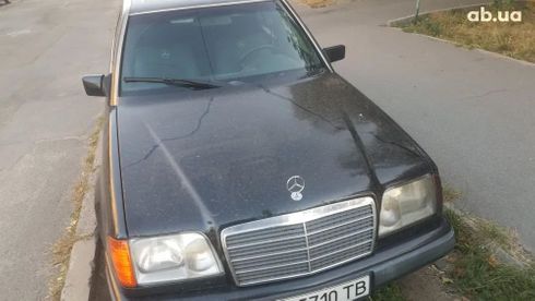 Mercedes-Benz E-Класс 1993 черный - фото 3