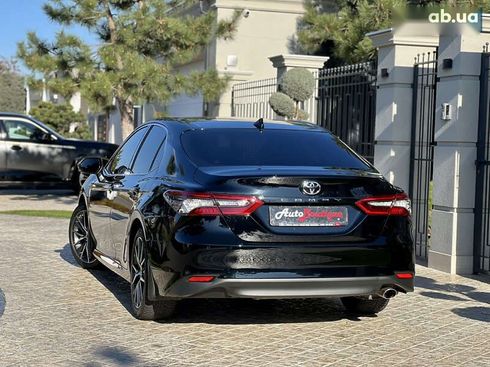 Toyota Camry 2021 - фото 11