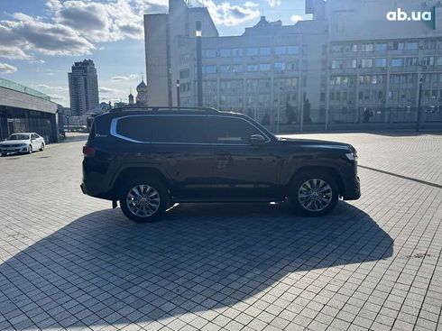 Toyota Land Cruiser 2022 - фото 8