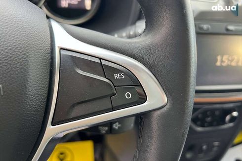 Renault Sandero 2017 - фото 12