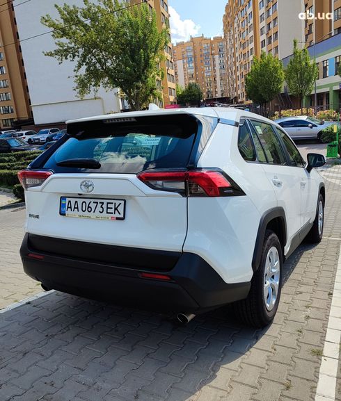 Toyota RAV4 2019 белый - фото 4