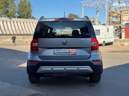 Skoda Yeti 2017 серый - фото 92