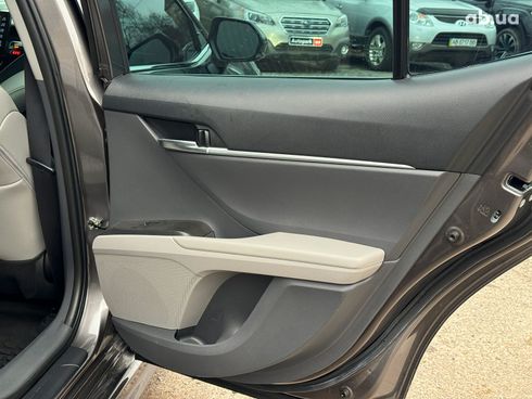 Toyota Camry 2022 серый - фото 21