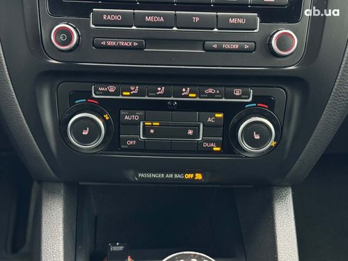 Volkswagen Jetta 2011 черный - фото 30