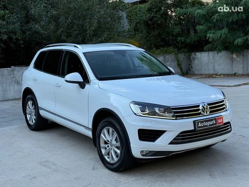 Volkswagen Touareg 2013 белый - фото 3