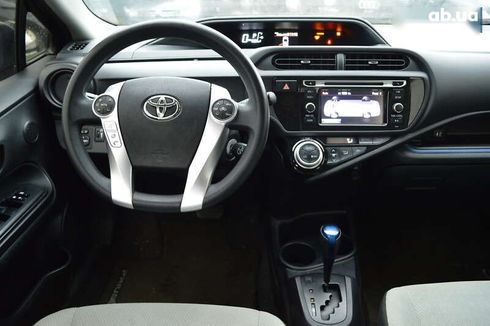 Toyota Prius C 2012 - фото 11