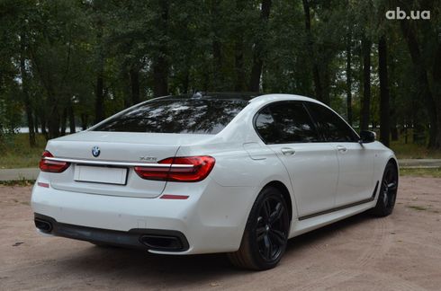 BMW 7 серия 2017 белый - фото 4