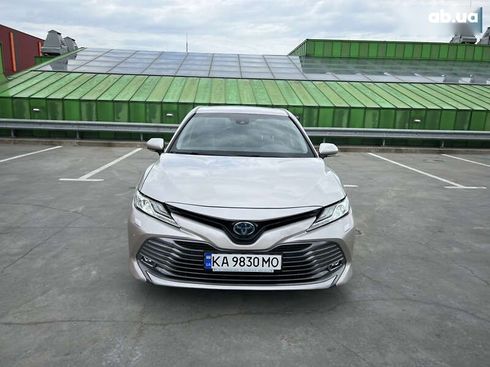 Toyota Camry 2019 - фото 2