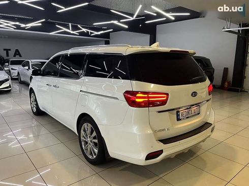 Kia Carnival 2019 - фото 6