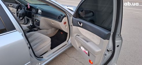 Hyundai Sonata 2006 серебристый - фото 7