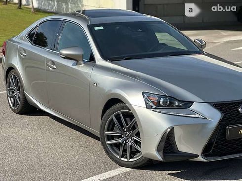 Lexus IS 2018 - фото 5