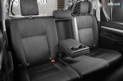 Toyota Hilux 2022 - фото 22