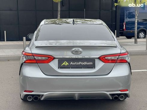 Toyota Camry 2018 - фото 10