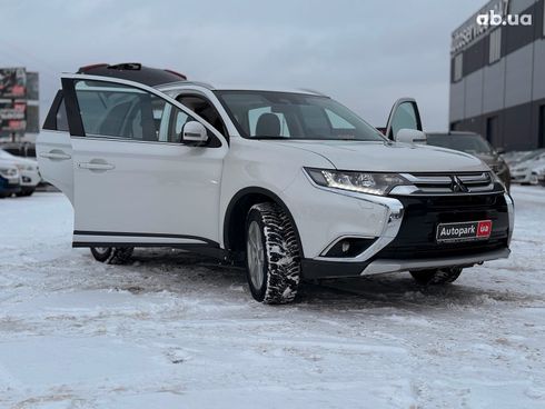Mitsubishi Outlander 2016 белый - фото 40