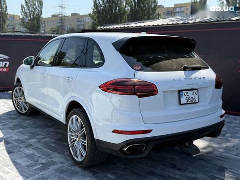 Porsche Cayenne 2016 - фото 16
