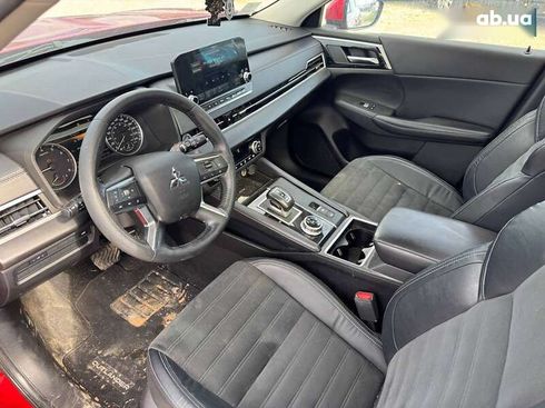 Mitsubishi Outlander 2022 - фото 13
