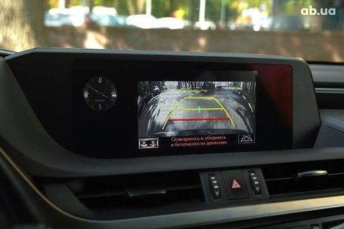 Lexus ES 2018 - фото 16