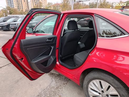 Volkswagen Jetta 2019 красный - фото 12