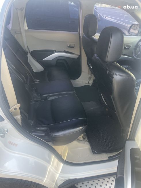 Mitsubishi Outlander XL 2008 белый - фото 2