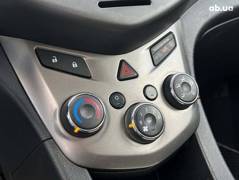Chevrolet Aveo 2011 черный - фото 10