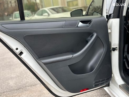 Volkswagen Jetta 2012 белый - фото 15