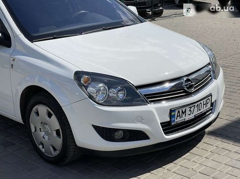 Opel Astra 2010 - фото 15