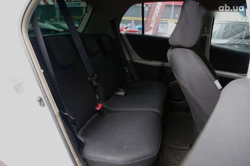 Toyota Yaris 2011 - фото 10