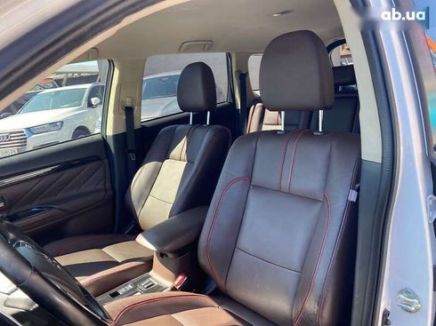 Mitsubishi Outlander 2018 - фото 21