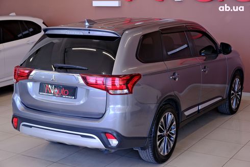 Mitsubishi Outlander 2019 серый - фото 5