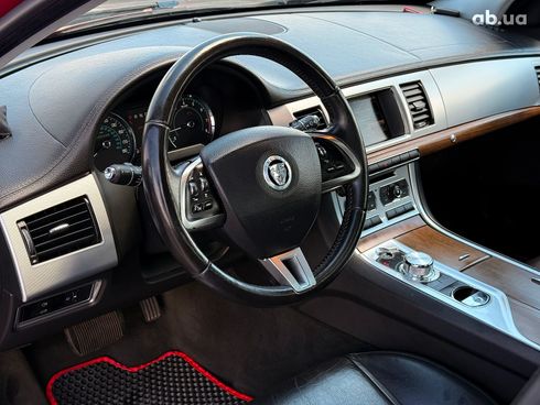 Jaguar XF 2013 красный - фото 14