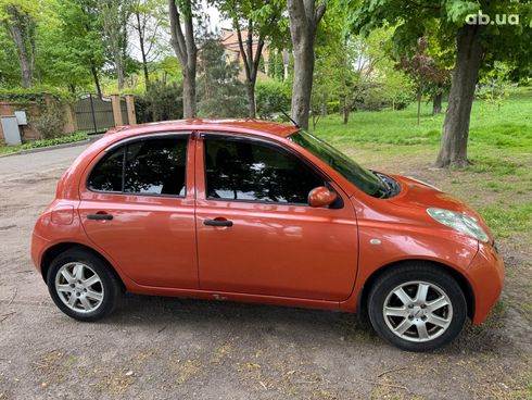 Nissan Micra 2004 оранжевый - фото 7