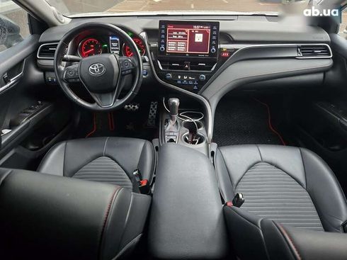 Toyota Camry 2021 - фото 18