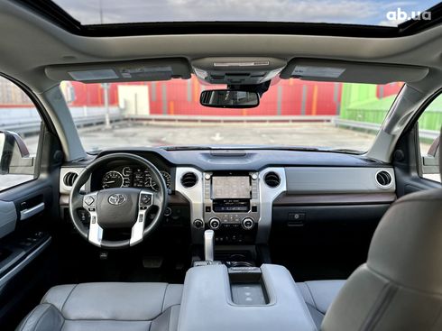 Toyota Tundra 2021 серый - фото 12