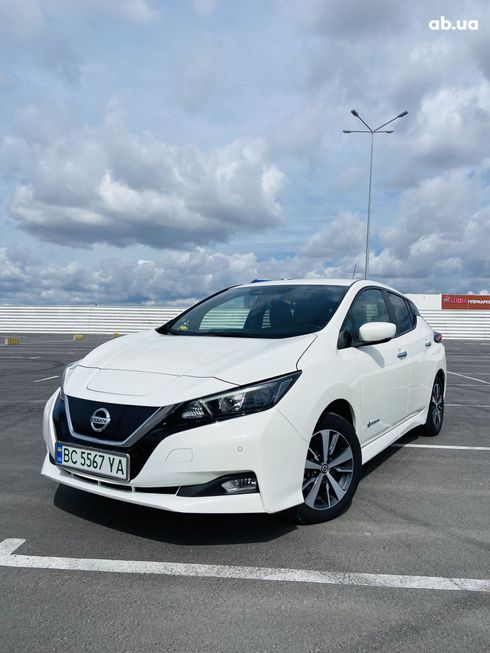 Nissan Leaf 2018 белый - фото 13