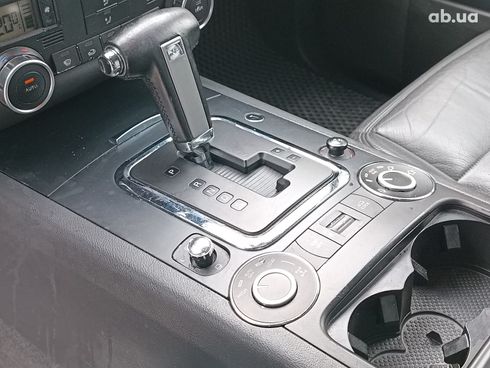 Volkswagen Touareg 2005 черный - фото 14