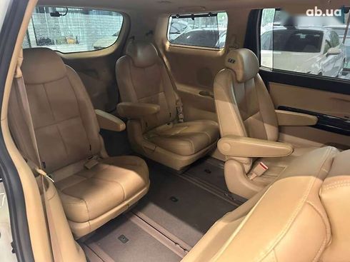 Kia Carnival 2015 - фото 26