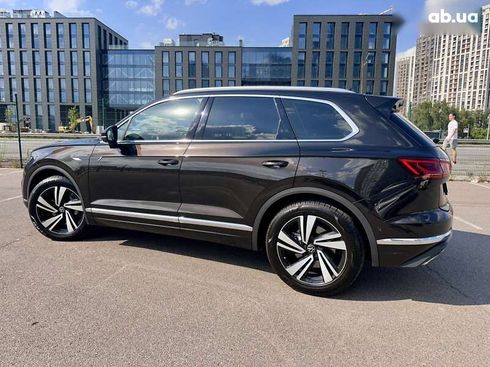 Volkswagen Touareg 2022 - фото 23
