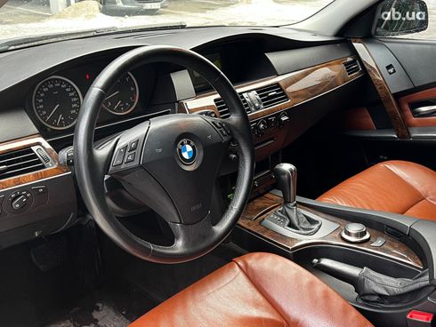 BMW 5 серия 2005 серый - фото 10